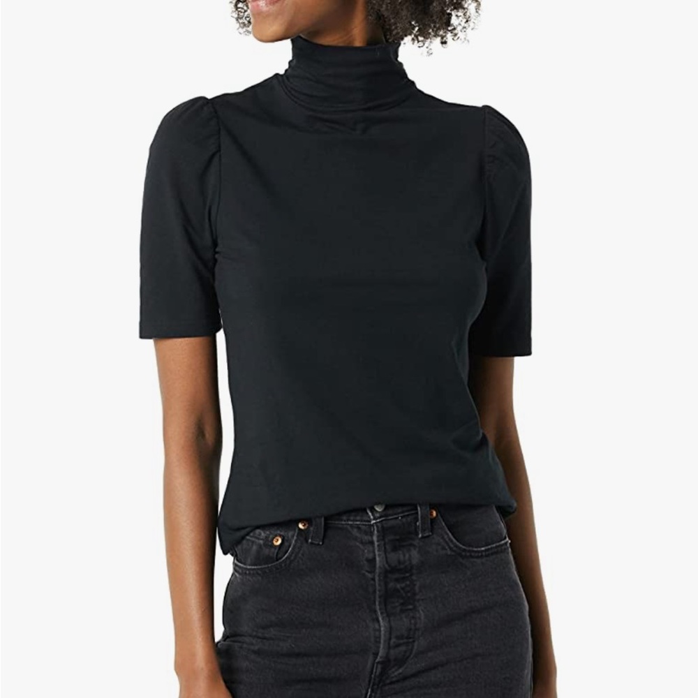 Amazon essentials Women’s short sleeve turtleneck🖤🖤